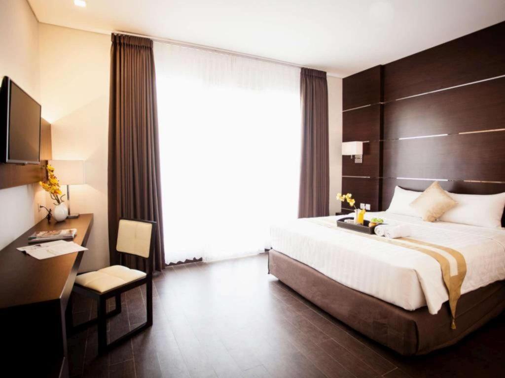 D'Season Premiere Hotel Джепара Екстериор снимка